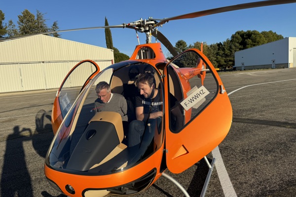 Oranžový vrtulník do Košic