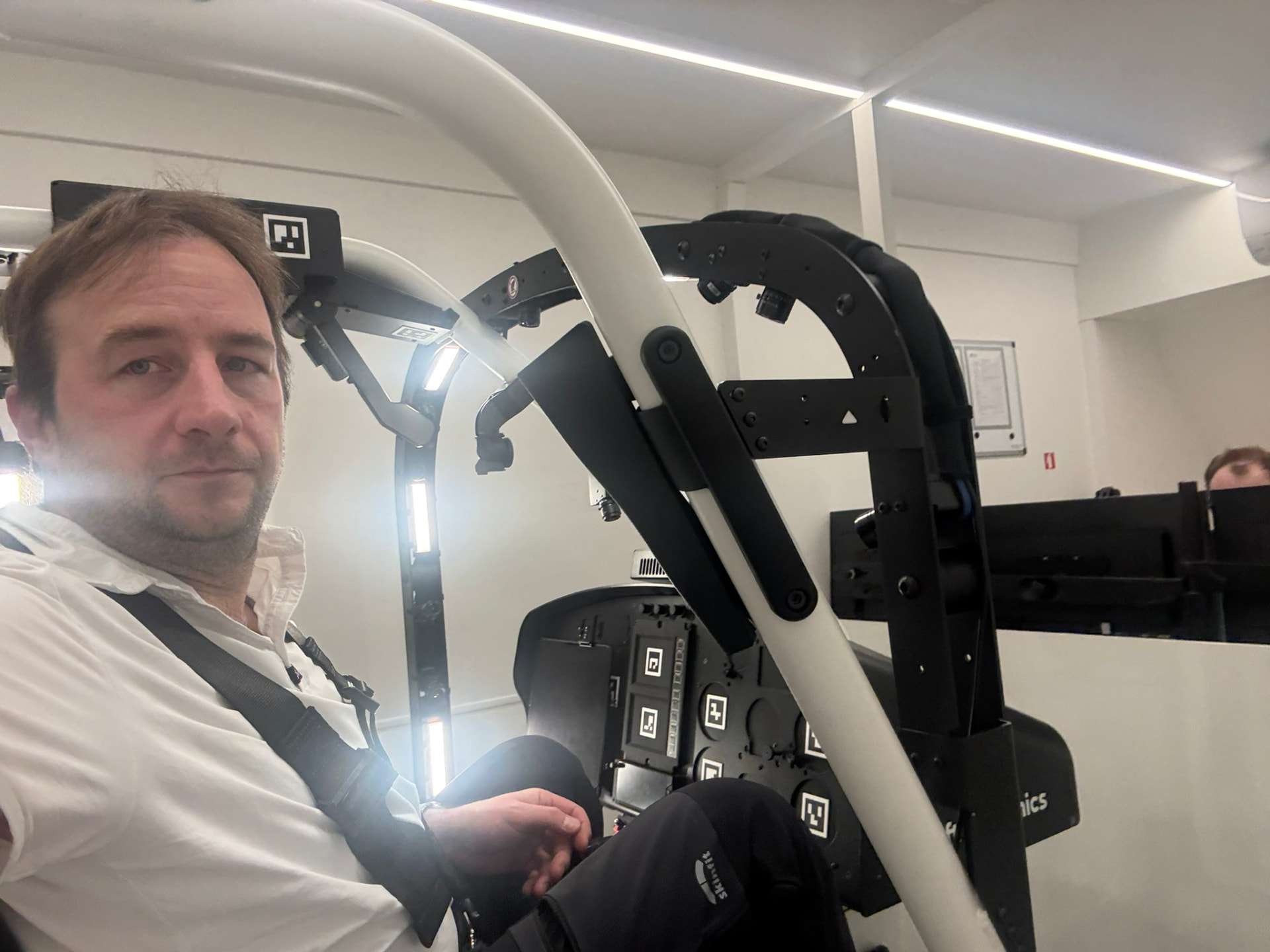 Jan Krčil nel simulatore dell’elicottero Airbus H125