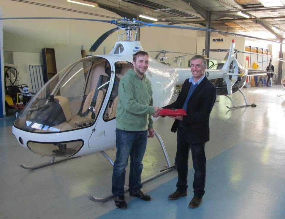 Předání vrtulníku Guimbal Cabri G2 v hangáru