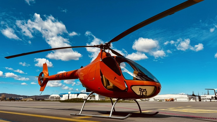 Oranžový vrtulník do Košic